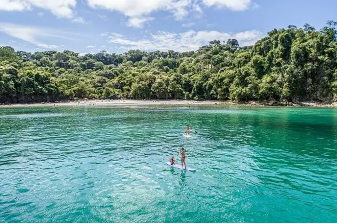 Quepos paddle boarding e cascate: Nuota e scivola