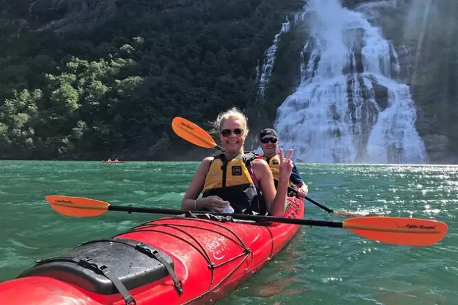 Kayaking Geirangerfjord: Seven Sisters waterfall views