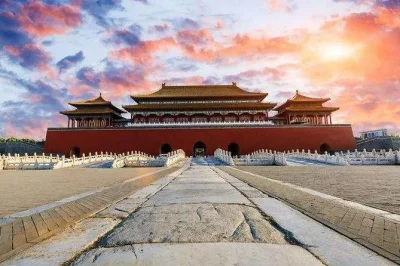 Scopri piazza tiananmen, visita la città proibita e sali sulla grande muraglia di mutianyu con una guida locale a pechino. include transfer, biglietti e guida.
