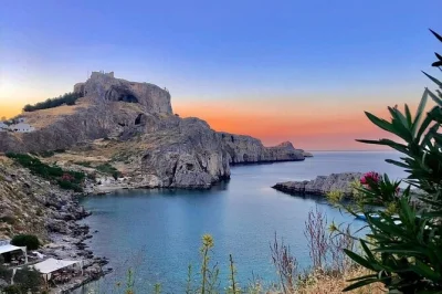 Scopri rodi tra vicoli medievali e l'acropoli di lindos, assaggia vini locali e goditi una giornata flessibile con guida e trasferimenti inclusi. prenota ora.