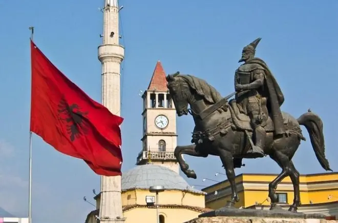 Tirana : Musée du communisme, Blloku et place Skanderbeg en visite