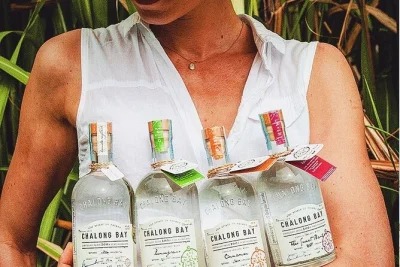 Entdecken sie die highlights von phuket: big buddha, wat chalong, honigfarm, perlenfabrik und eine rum-destillerie mit cocktail. abholung vom hotel inklusive.