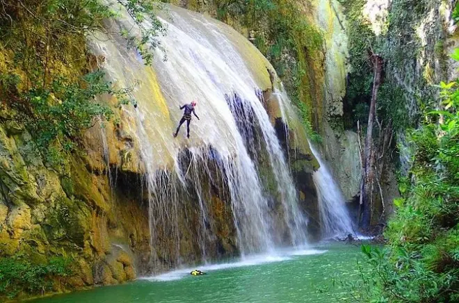 Descente en rappel à Cabarete de la cascade Magic Mushroom