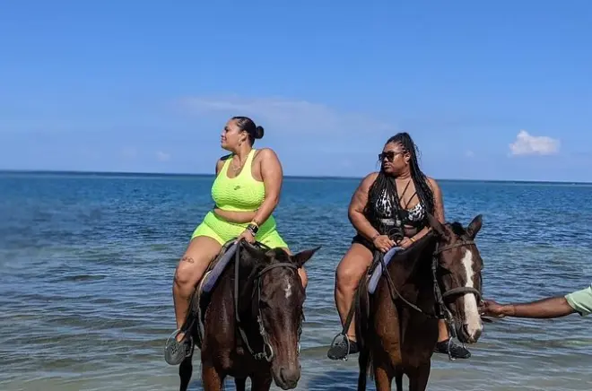 Montego Bay à cheval et baignade dans la mer des Caraïbes