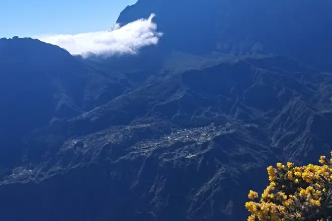 Maido Piton private tour on Réunion: Sunrise and circus views