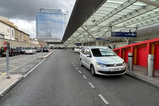 Privater Transfer von Gatwick nach London mit Meet & Greet-Service