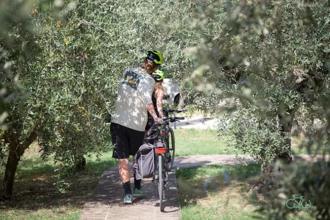 Bevagna en e-bike con almuerzo de la granja a la mesa en Umbría