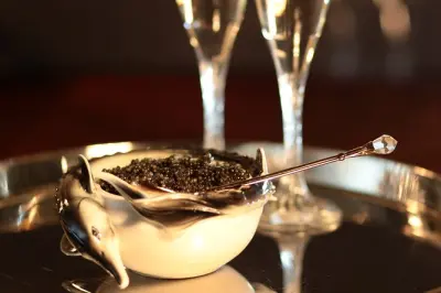 Dégustation de caviar noir et vin pétillant à Chisinau