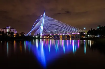 Putrajaya bei Nacht ab Kuala Lumpur: Putra-See-Bootsfahrt