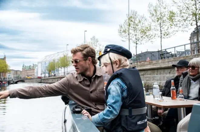 Tour in barca elettrica nei canali di Copenhagen con guida dal vivo