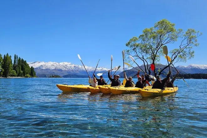 Kayak en el lago Wānaka: Remo de 7 km con guía local