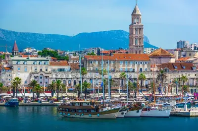 Traslado privado de Pula a Split con 2 paradas turísticas
