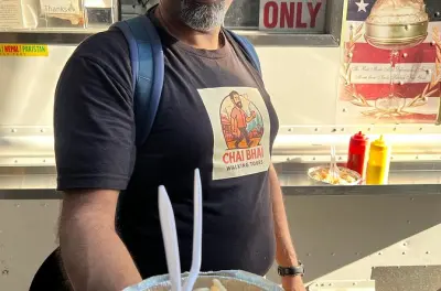 Paseo por Jackson Heights: Comida callejera con un local de Queens