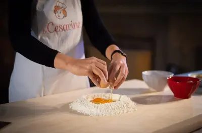 Masterclass tortellini a Bologna: Impara a piegare la pasta iconica