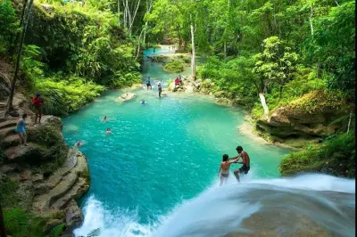 Cascadas Dunn's River y Blue Hole desde Ocho Ríos: Caminata y saltos