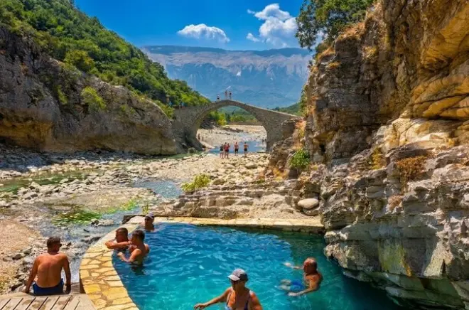 Bënja Thermalbäder & Langarica Canyon Tour ab Saranda