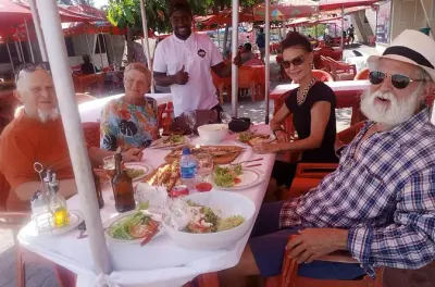 Tour de comida e cultura em Maputo: Almoço local e arte