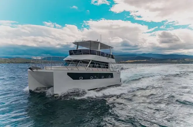 Diving in Hobart: Fish, Dive & Grill Yacht Charter