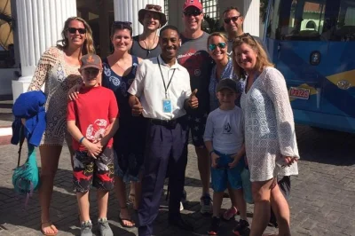 Buchen sie ein privates flughafentaxi vom mbj zu ihrem hotel in montego bay. schneller, sicherer und klimatisierter transfer für bis zu 4 personen. treffen sie ihren fahrer direkt bei der ankunft.