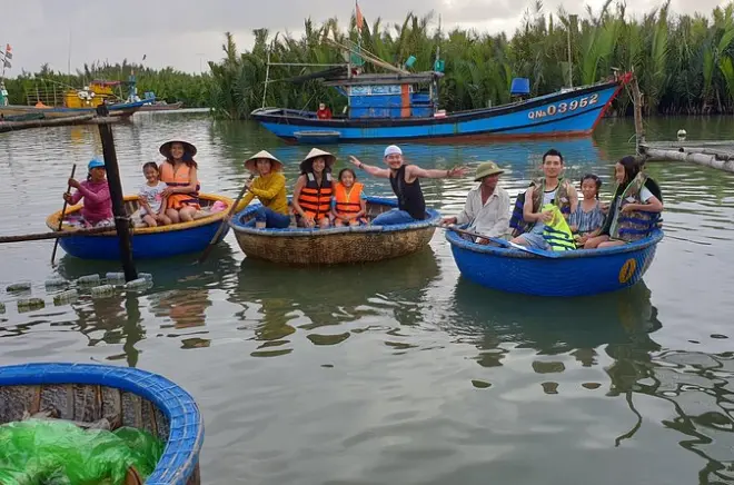 Chan May Port: Basket Boat & Hoi An Tour with Lunch