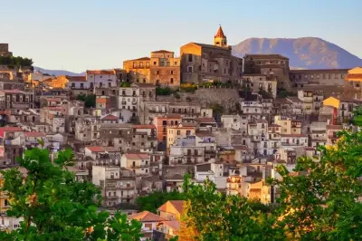 Dia medieval nos Nebrodi: Castelo, convento e almoço siciliano