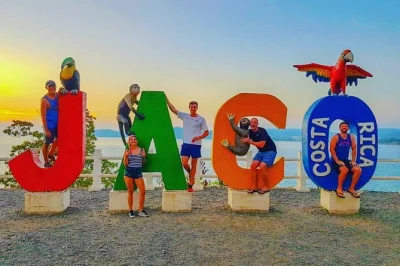Direkt vom flughafen san josé nach jaco beach: haustierfreundlicher shuttle, kostenloser surfbrett-transport und lokaler fahrer. jetzt buchen für entspanntes abholen mit wlan an bord.