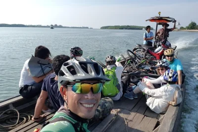 Pedala tra la tranquilla campagna di koh klang, incontra gli abitanti locali e vivi la cultura autentica di krabi in un tour guidato di mezza giornata. prenota ora.
