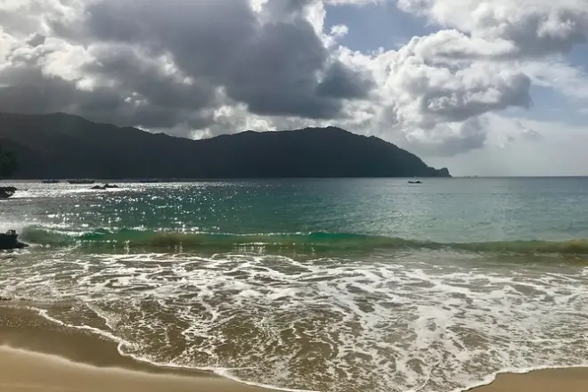 Gita a Pirate's Bay: Spiaggia e snorkeling