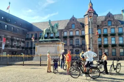 Düsseldorf bike tour: Old Town, Rhine & MedienHafen