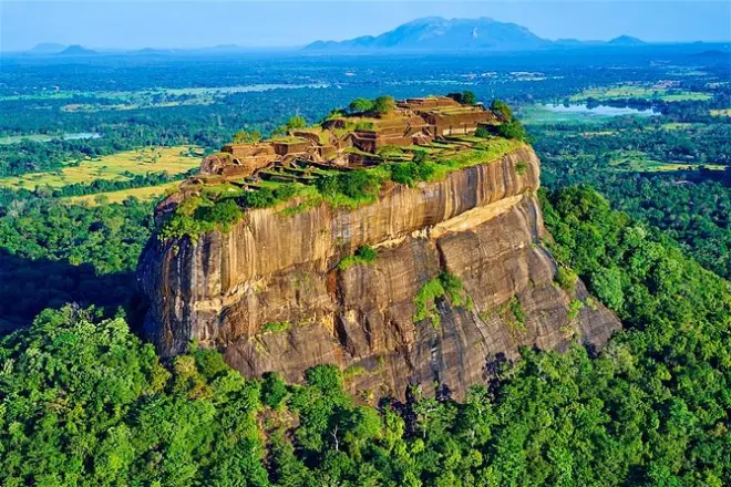 Sigiriya & Dambulla day trip from Trincomalee: Two UNESCO sites
