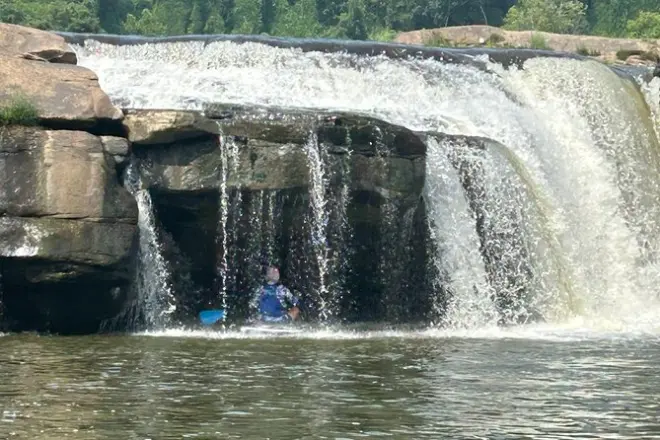 Caiaque em Kanawha Falls: Remada guiada até as cascatas