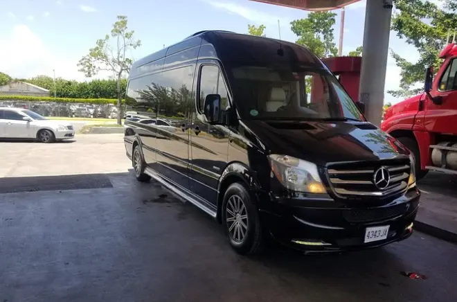Transfert aéroport Montego Bay : Sedan privé de luxe vers hôtels