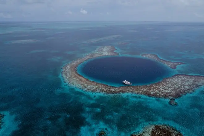 Inmersión en el gran blue hole: 3 tanques, atolón Lighthouse Reef