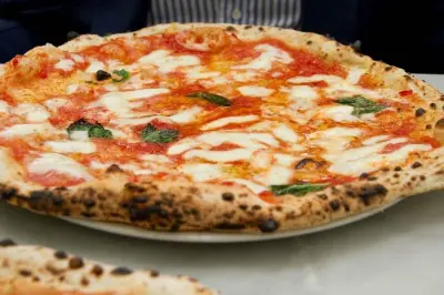 Cours privé de pizza et tiramisu à Asti : Préparer et déguster