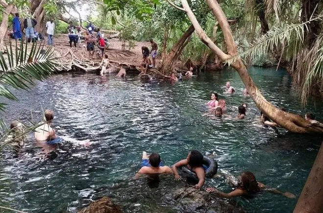 Sources chaudes de Kikuletwa près d'Arusha : Baignade en eau claire