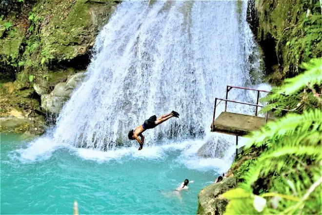 Blue Hole e Secret Falls: Immersioni da Montego Bay