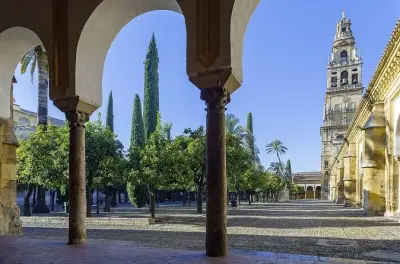 Private Tour of Cordoba: Mezquita-Catedral, Alcázar & Judería