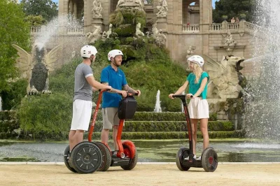 Découvrez barcelone en segway avec un guide local : quartiers gothique, port olímpic et parc de la ciutadella. groupes réduits, casque et formation inclus.