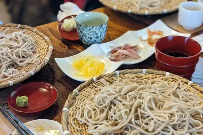 Soba fatta a mano e pranzo con wasabi fresco a Matsumoto
