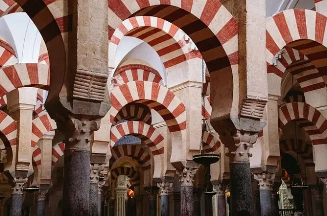 Private Tour of Cordoba: Mosque-Cathedral, Alcázar & Synagogue