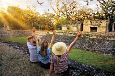 Travel from san pedro sula to copan ruins with a local guide. includes hotel pickup, entry to the archaeological park and museum. book your spot today.