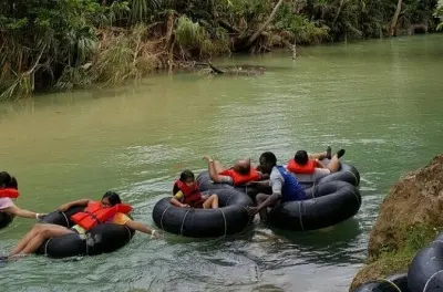 White River Tubing in Ocho Rios: Stromschnellen und Seilschaukel