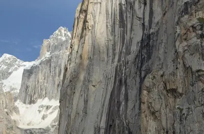 Trekking en el valle Nangma: Picos de granito y campamentos alpinos