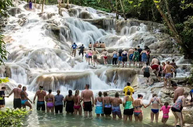 Schnorcheln in Runaway Bay: Katamaranfahrt zu Dunn's River Falls