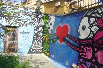 Explore atenas a pé, do syntagma até a acrópole, com um guia local. descubra ruas antigas, o mercado da Ágora e cantinhos escondidos. garanta entrada sem fila.