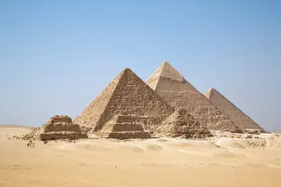 Tagesausflug Kairo ab Marsa Alam: Pyramiden, Museum, Kamelritt