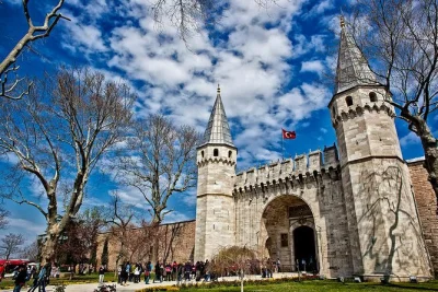 Esplora istanbul in 2 giorni con una guida privata. visita la moschea blu, hagia sophia, palazzo topkapi, gran bazar e tesori nascosti. prenota ora il tuo tour a istanbul.