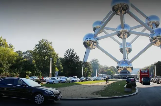 Privater Transfer Brüssel Amsterdam: Luxuswagen mit WLAN