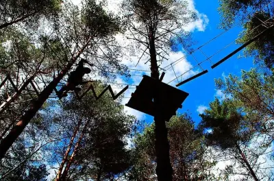 Abenteuer in Braga: Klettern, Abseilen, Baumparcours & Seilrutsche