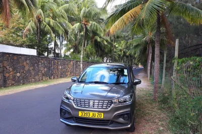 Stressfrei am mauritius ssr flughafen ankommen: privater taxi-transfer zum hotel mit persönlicher begrüßung, wartezeit und optionalen stopps für wasser oder sim-karte.